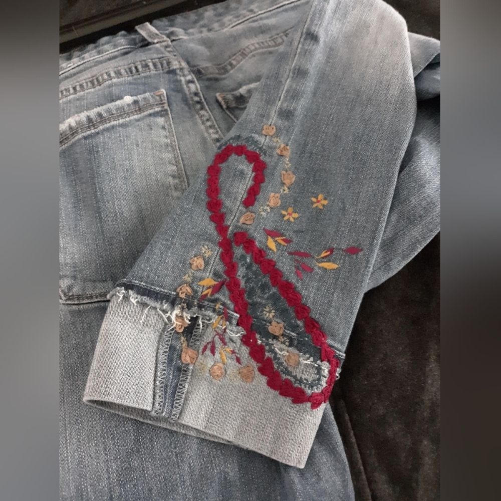 WHBM Slim Embroidered Crop Jeans - Picture 5 of 10
